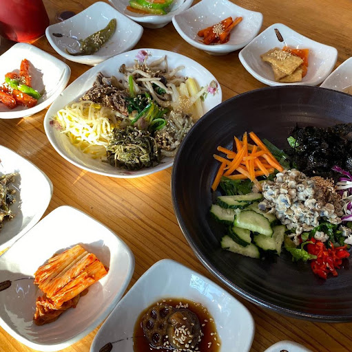 신선한 재료로 만든 특별한 맛의 하동맛집 '쉬어가기좋은날식당'의 하동재첩정식 맛보기