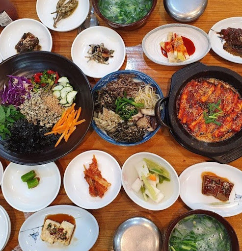 하동맛집 쉬어가기좋은날식당의 풍부한 맛, 재첩더덕정식으로 특별한 식사 즐기기
